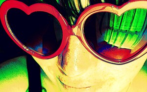 signs_narcissism-hedonism_portrait.jpg